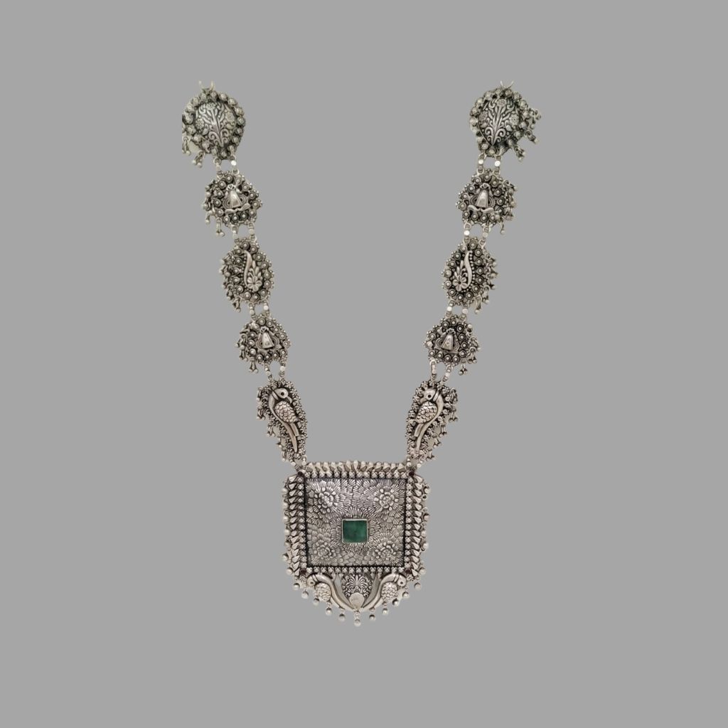 https://www.jewelnidhi.com/img/1609571716AQ NECK 0040.jpg